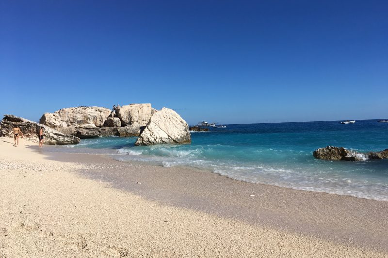 Strand Cala Mariolou Sardinien